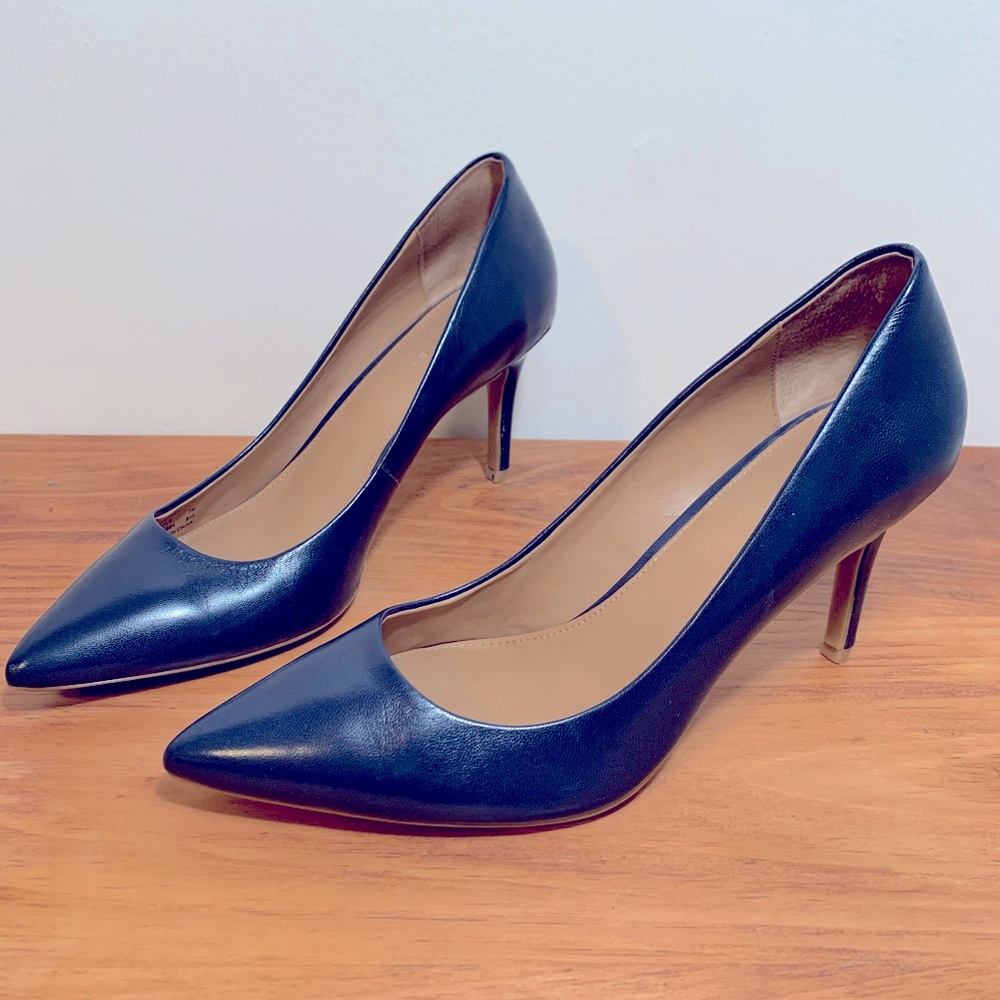 Calvin Klein Gayle Pumps in Navy